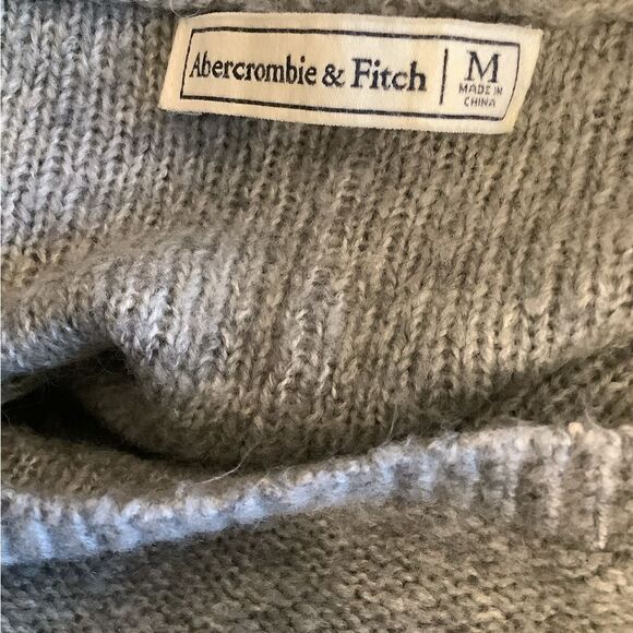 Abercrombie & Fitch Gray Split Back Sweater🫎🧣🧤🥰 - Picture 5 of 6
